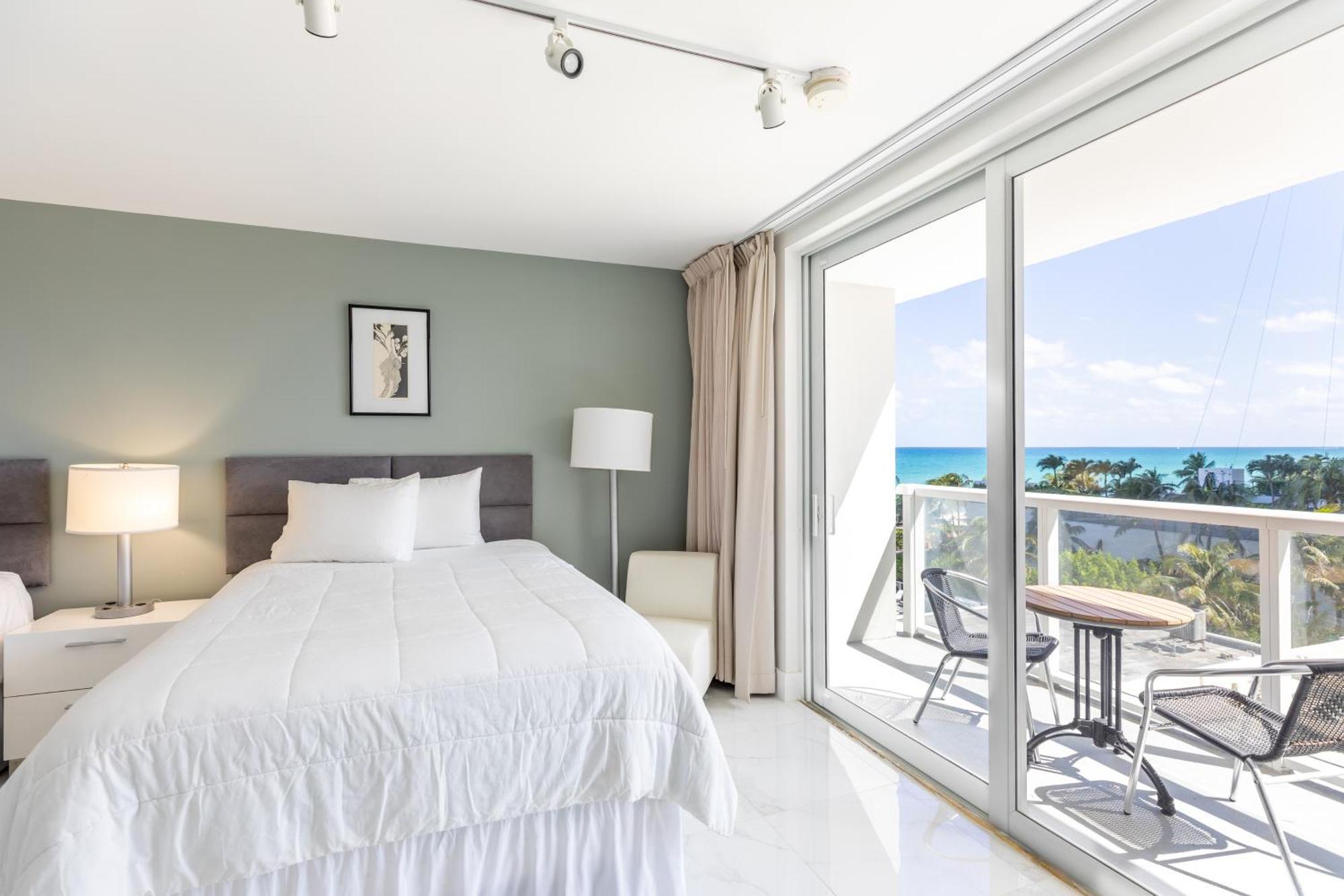 Sunny Isles Beach Resort Studio With Ocean Views Екстер'єр фото