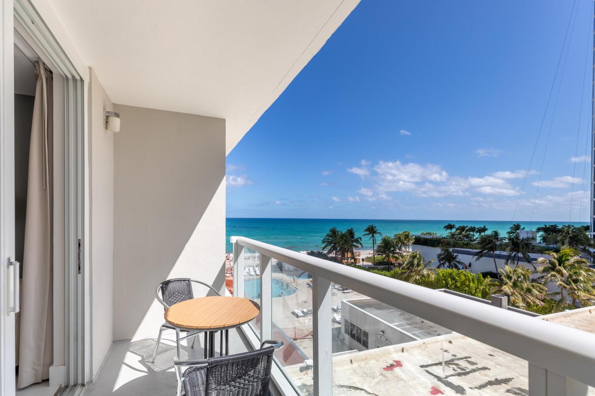 Sunny Isles Beach Resort Studio With Ocean Views Екстер'єр фото