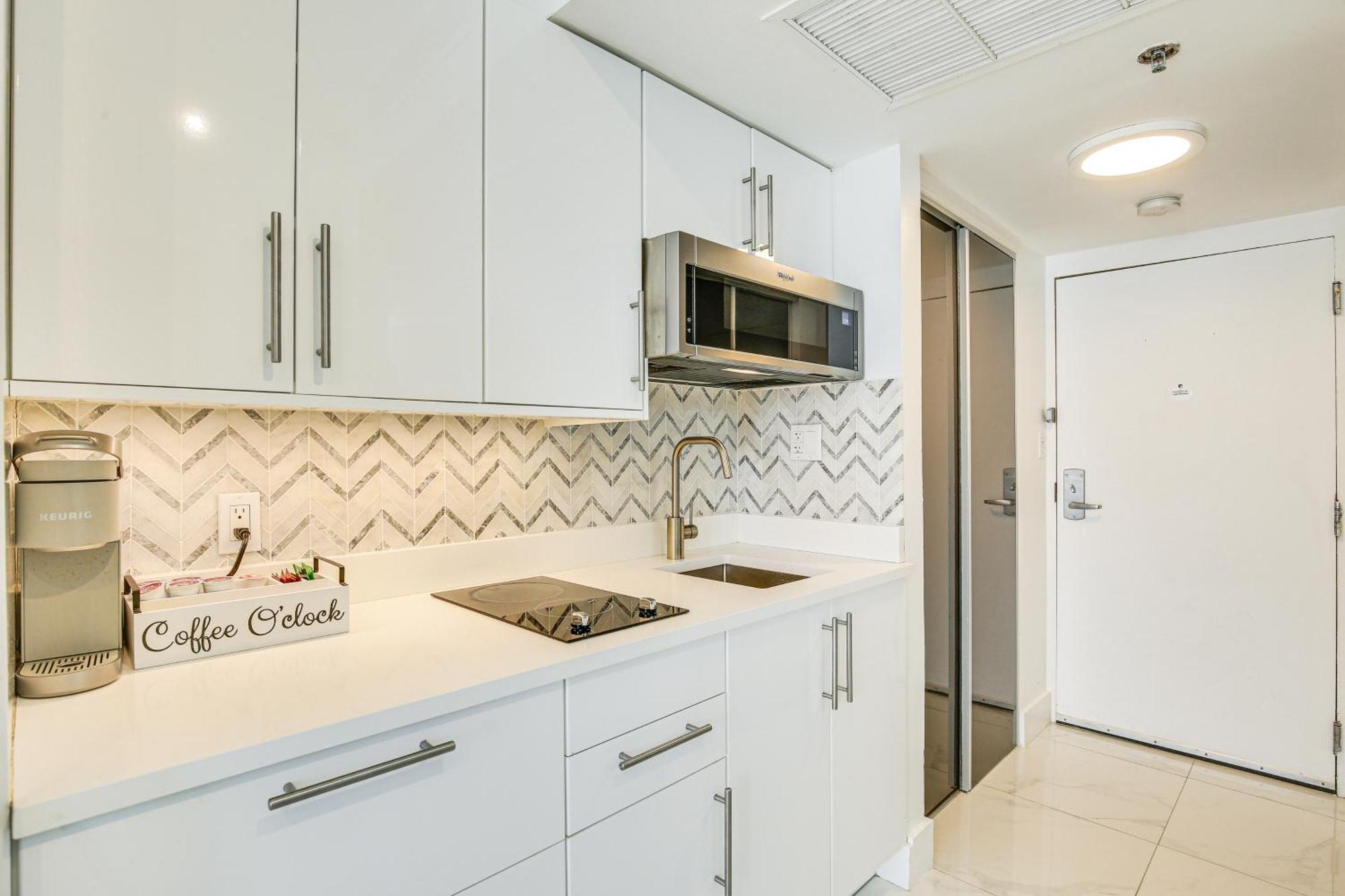 Sunny Isles Beach Resort Studio With Ocean Views Екстер'єр фото